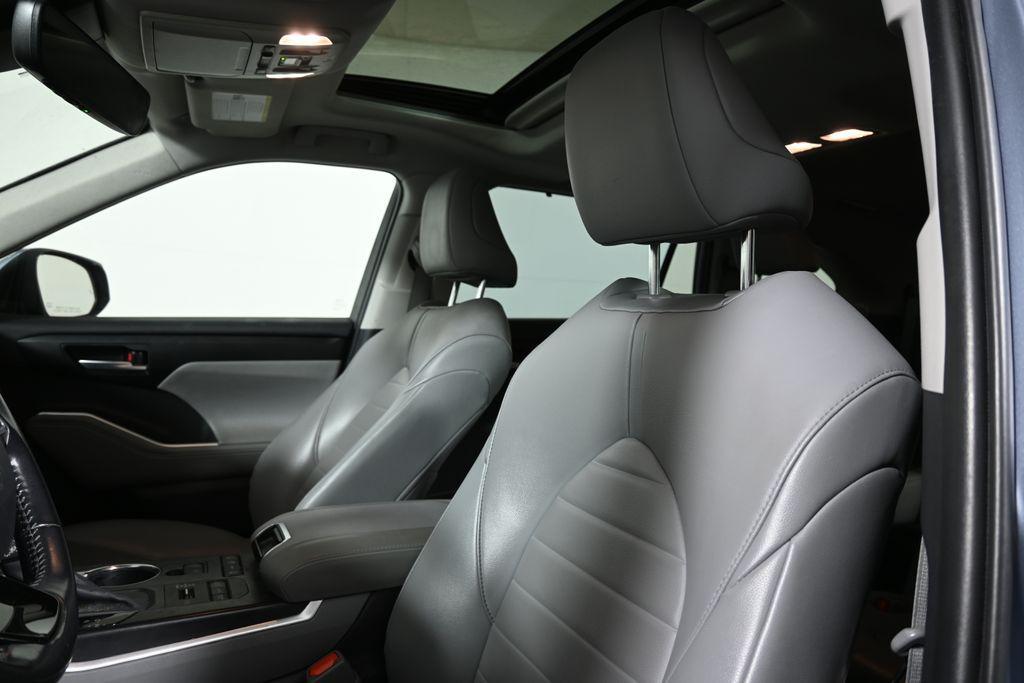 used 2021 Toyota Highlander car, priced at $29,987