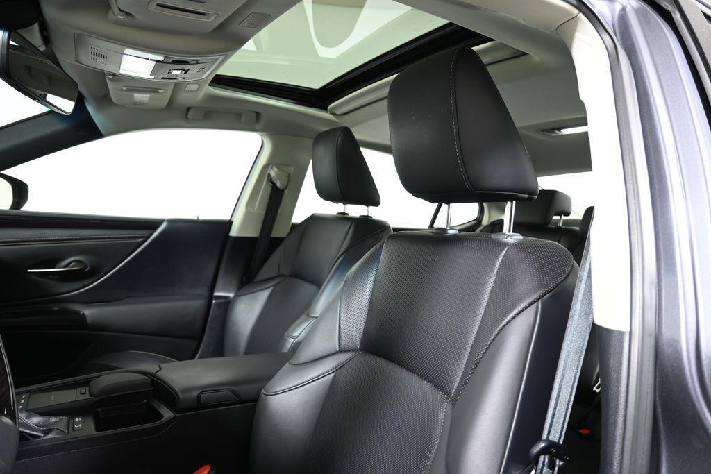 used 2020 Lexus ES 300h car, priced at $30,179