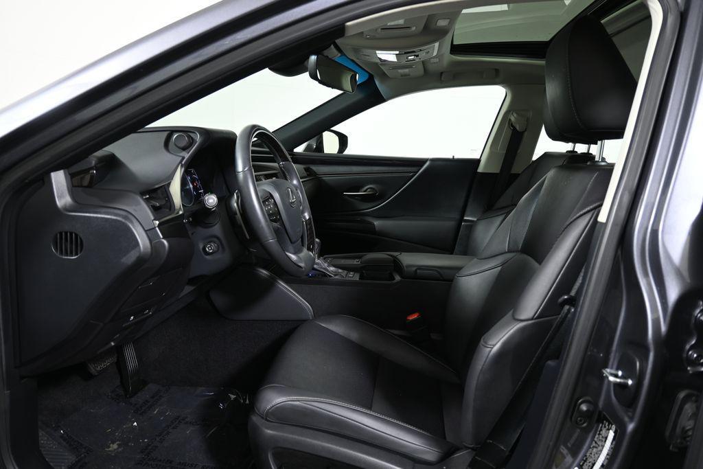 used 2020 Lexus ES 300h car, priced at $30,179
