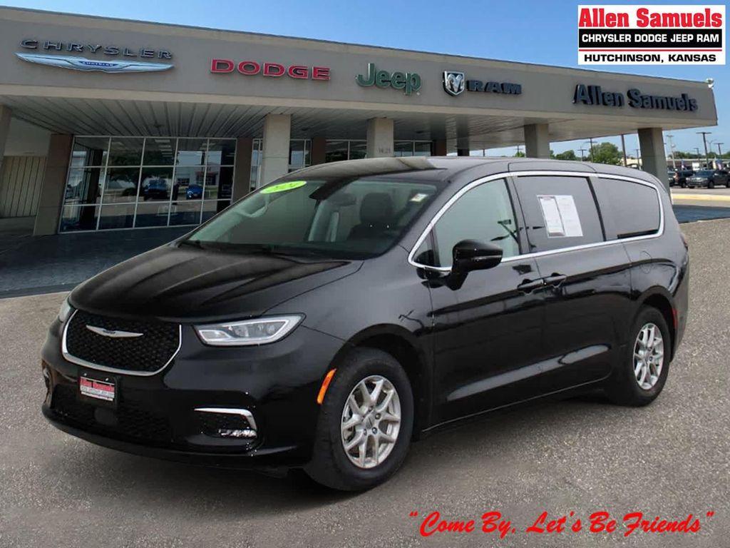 used 2024 Chrysler Pacifica car, priced at $33,266