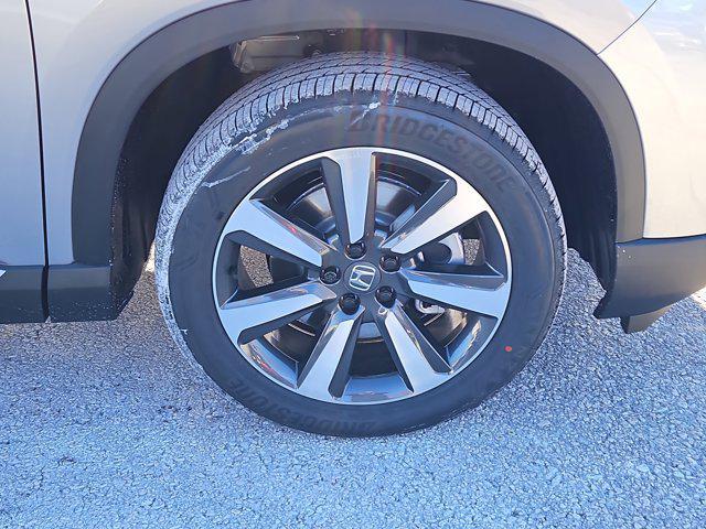 new 2025 Honda Pilot car, priced at $49,095