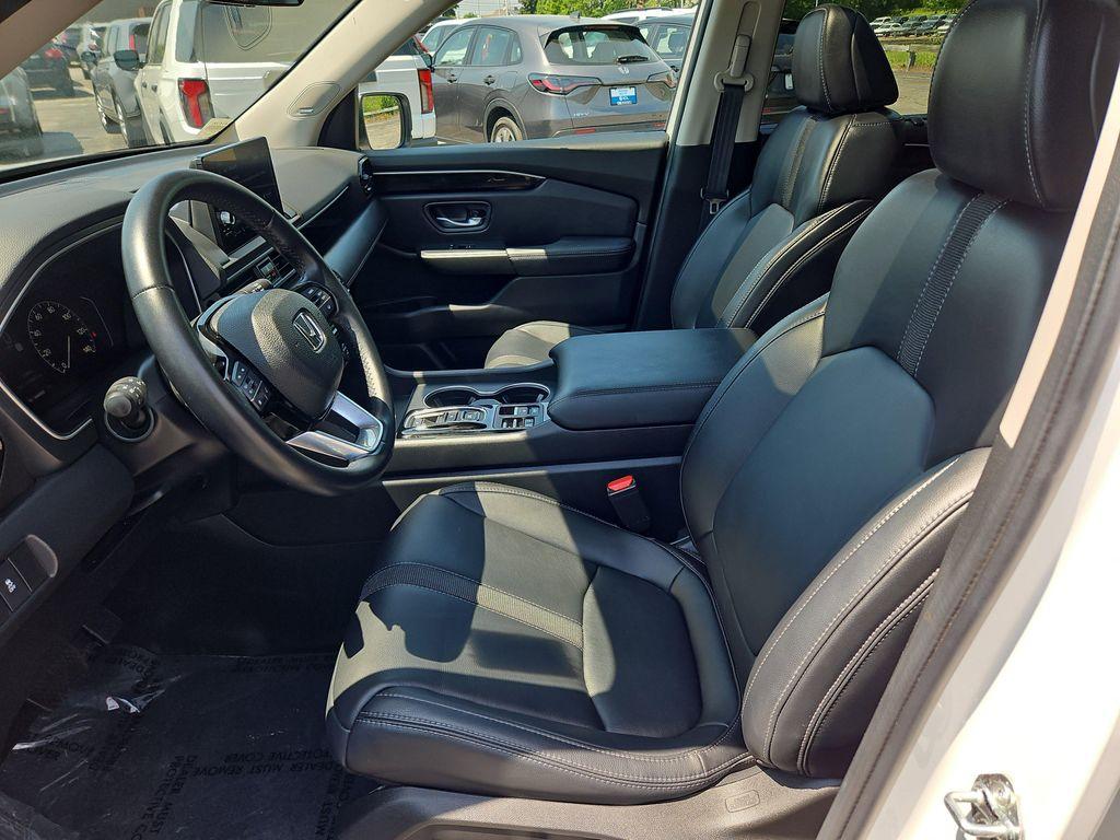 used 2023 Honda Pilot car, priced at $44,998