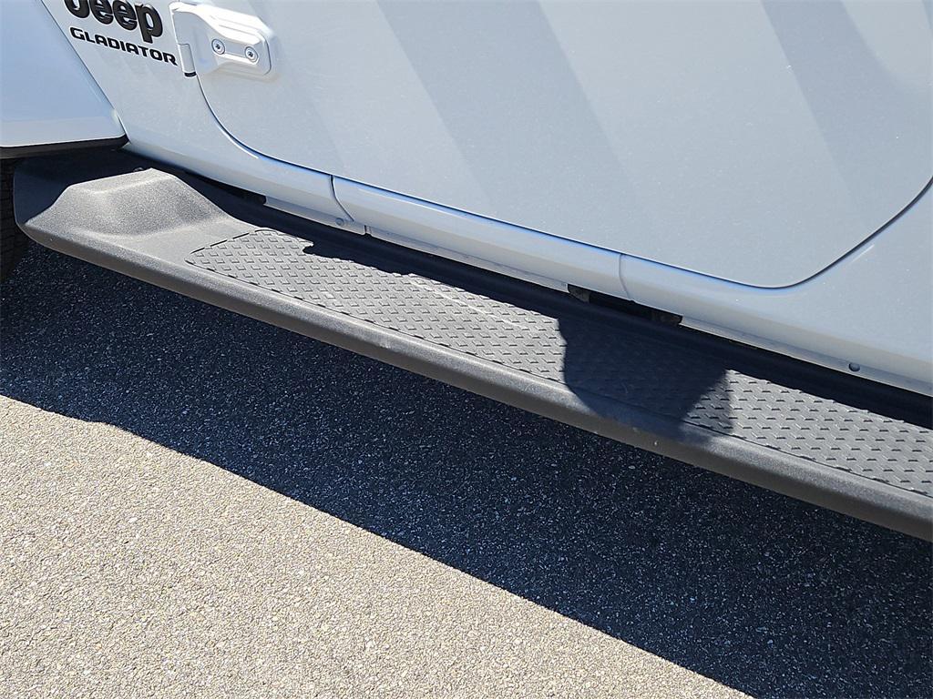 used 2022 Jeep Gladiator car, priced at $28,698