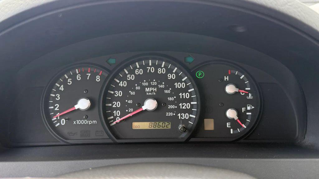 used 2005 Kia Sorento car, priced at $5,499