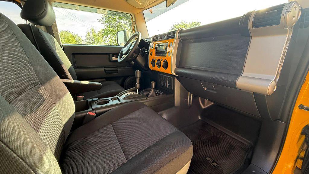 used 2007 Toyota FJ Cruiser car, priced at $15,995