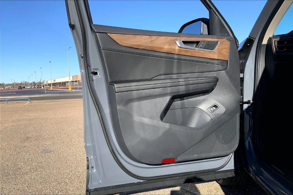 new 2026 Volkswagen Atlas car, priced at $46,586