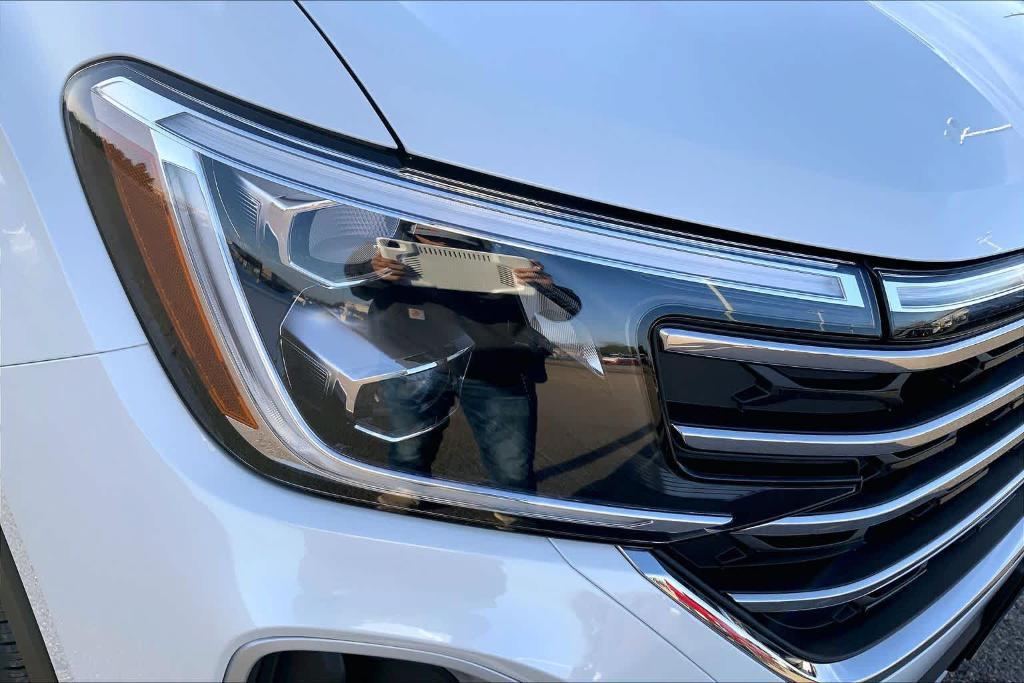 new 2026 Volkswagen Atlas car, priced at $45,386