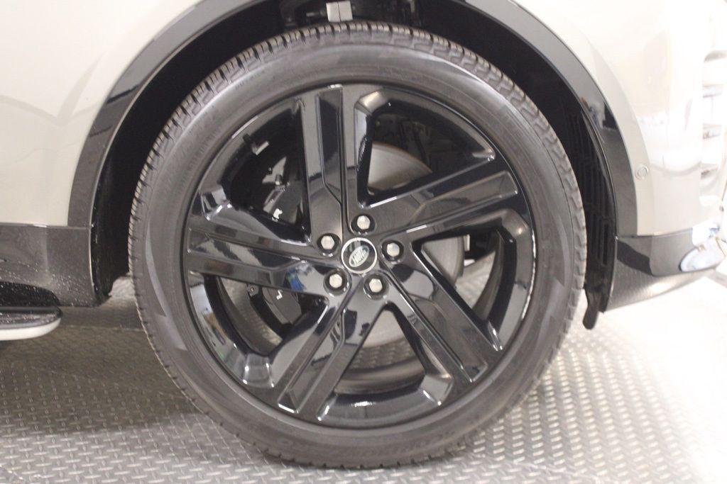 used 2025 Land Rover Discovery car, priced at $80,794