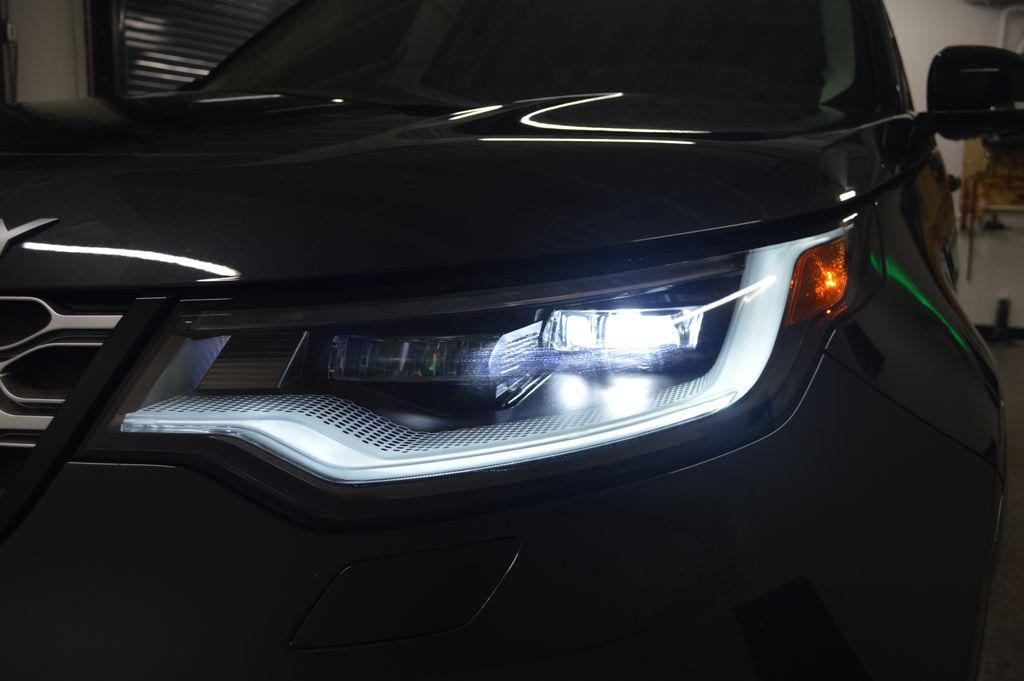 used 2025 Land Rover Discovery car, priced at $80,790