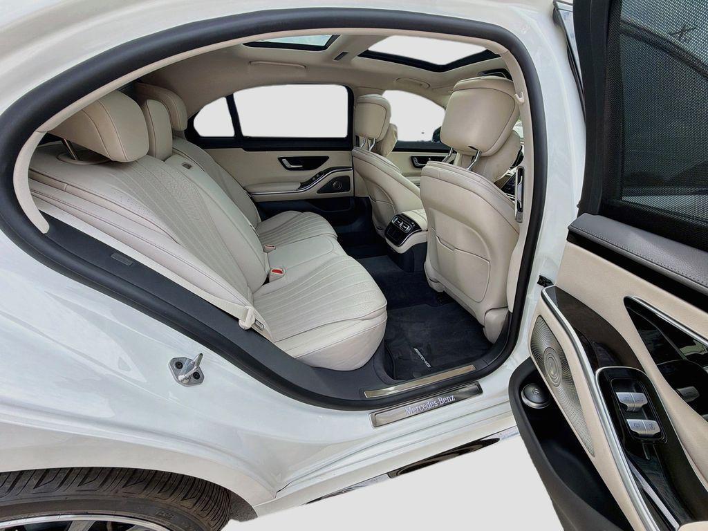 Mercedes-Benz S-Class view 29