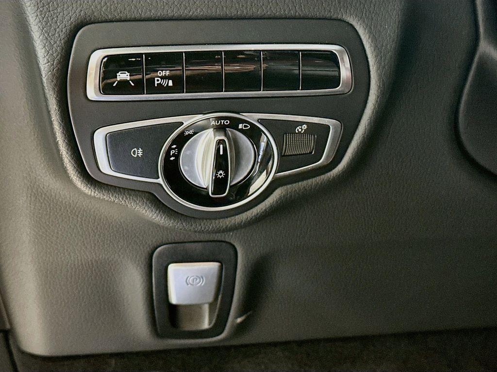Mercedes-Benz G-Class view 11