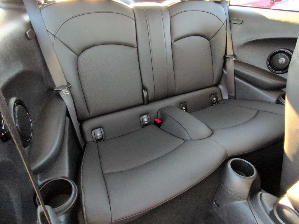 used 2024 MINI SE Hardtop car, priced at $20,989