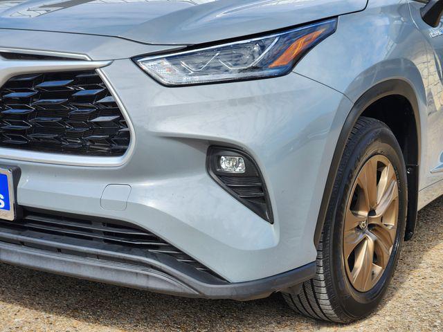 used 2023 Toyota Highlander Hybrid car, priced at $31,991