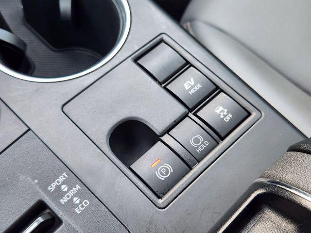 used 2023 Toyota Highlander Hybrid car, priced at $31,991