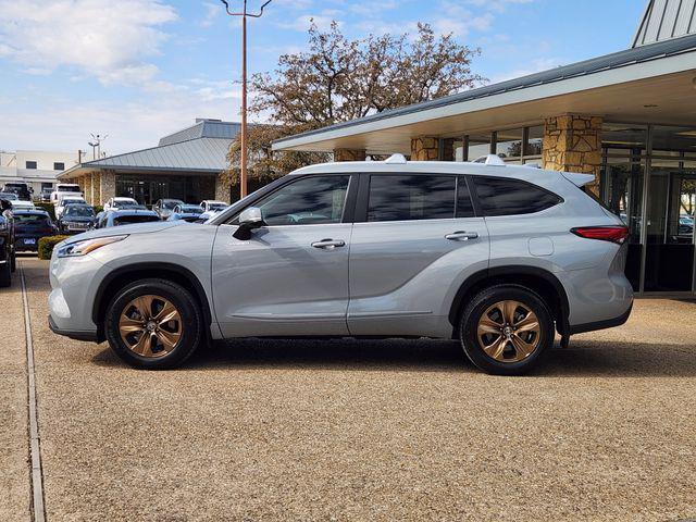 used 2023 Toyota Highlander Hybrid car, priced at $31,991