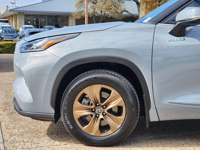 used 2023 Toyota Highlander Hybrid car, priced at $31,991
