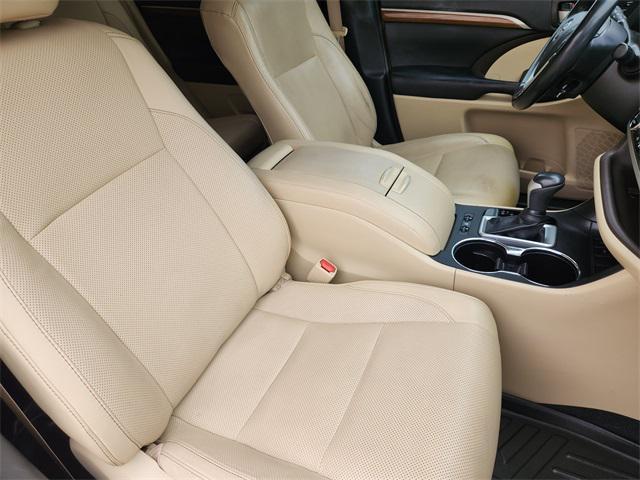 used 2018 Toyota Highlander car, priced at $24,872