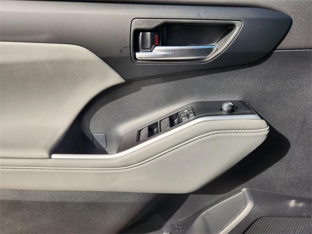 new 2026 Toyota Highlander car, priced at $45,512