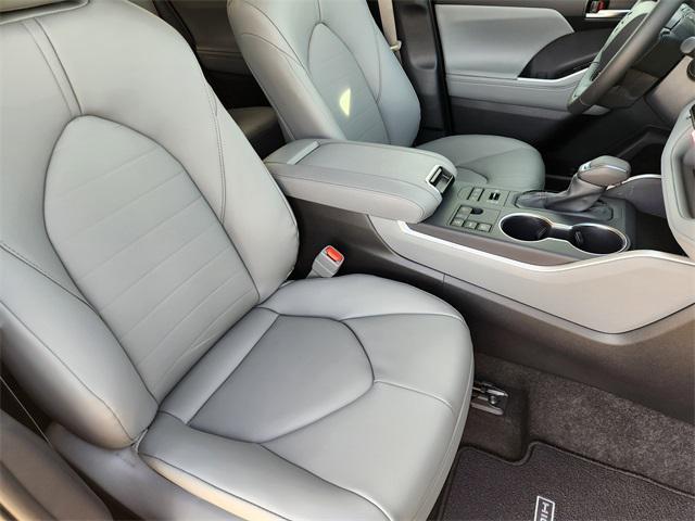 new 2026 Toyota Highlander car, priced at $45,512