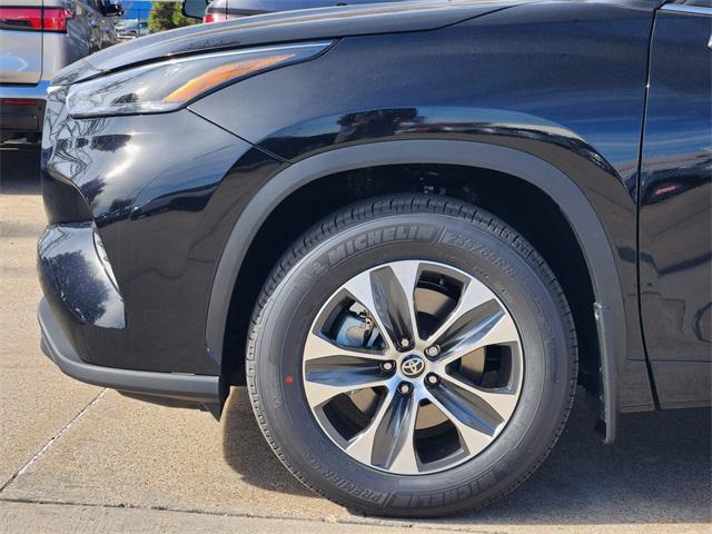 new 2026 Toyota Highlander car, priced at $45,512