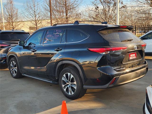 used 2021 Toyota Highlander Hybrid car, priced at $27,991