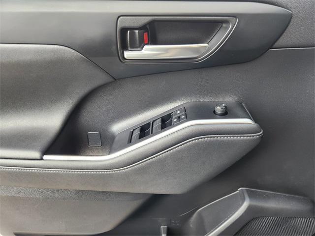 used 2023 Toyota Highlander car, priced at $35,241