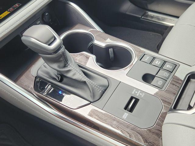 new 2026 Toyota Highlander Hybrid car, priced at $52,638