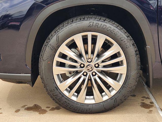 new 2026 Toyota Highlander Hybrid car, priced at $52,638