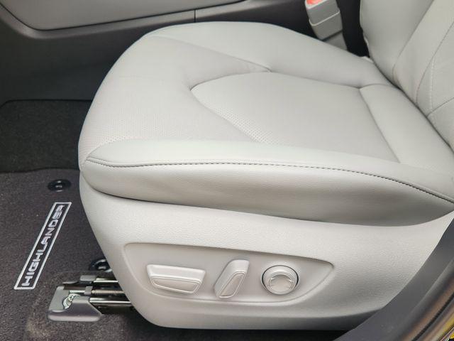 new 2026 Toyota Highlander Hybrid car, priced at $52,638