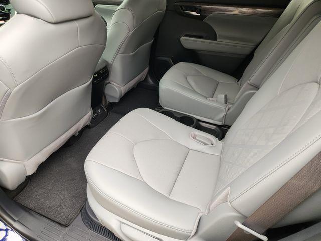 new 2026 Toyota Highlander Hybrid car, priced at $52,638