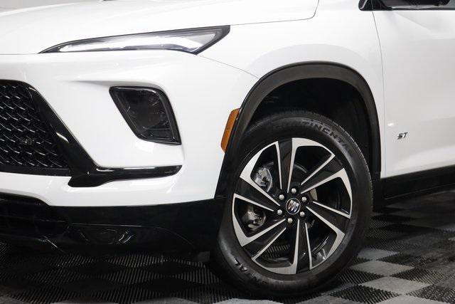 used 2025 Buick Enclave car, priced at $40,638