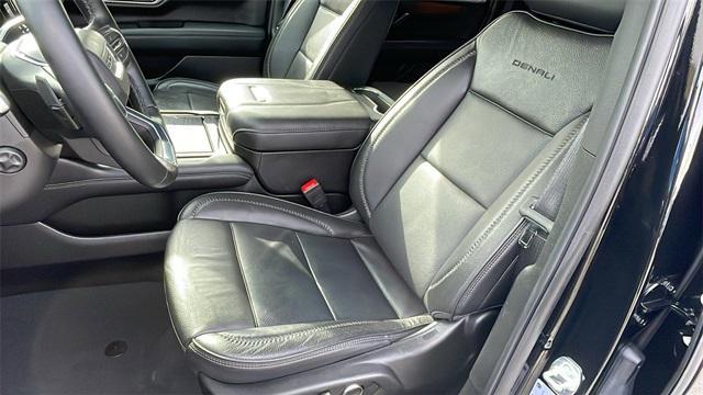 used 2025 GMC Yukon XL car, priced at $69,976