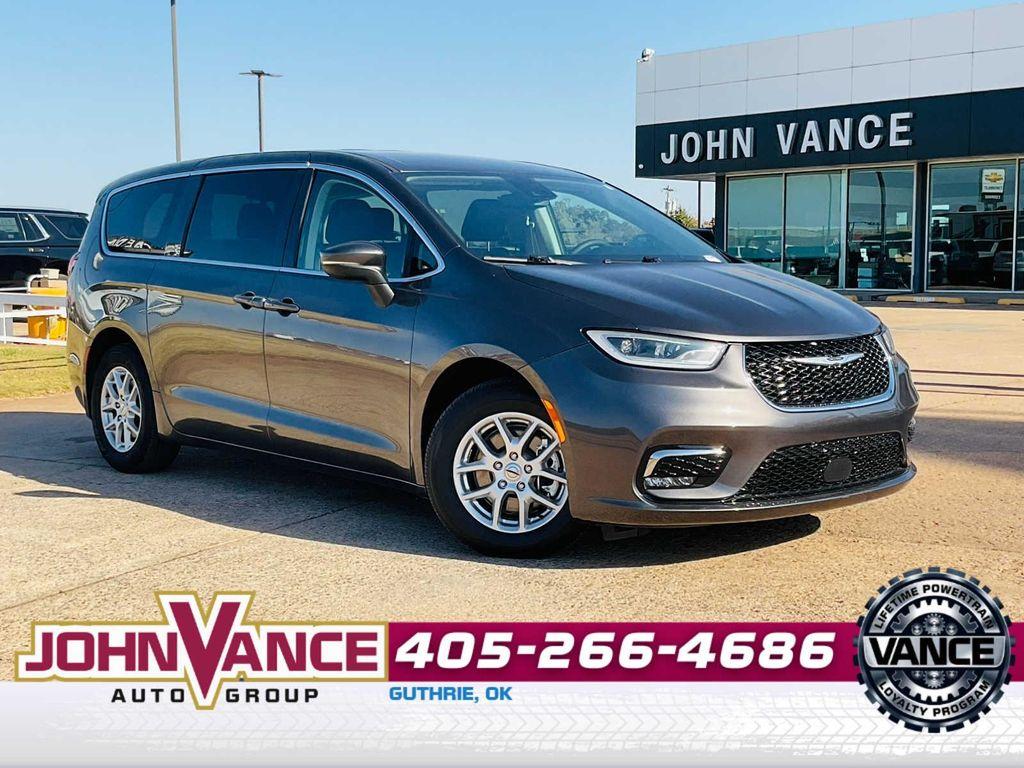 used 2023 Chrysler Pacifica car, priced at $23,998