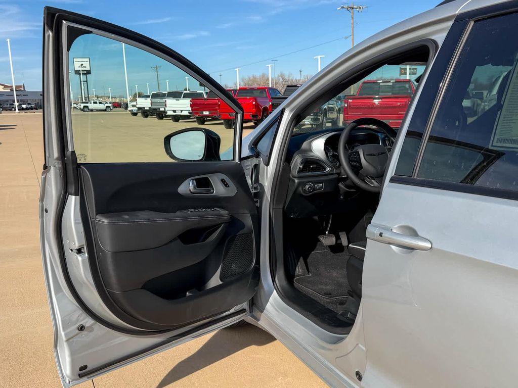 new 2026 Chrysler Pacifica car, priced at $51,075