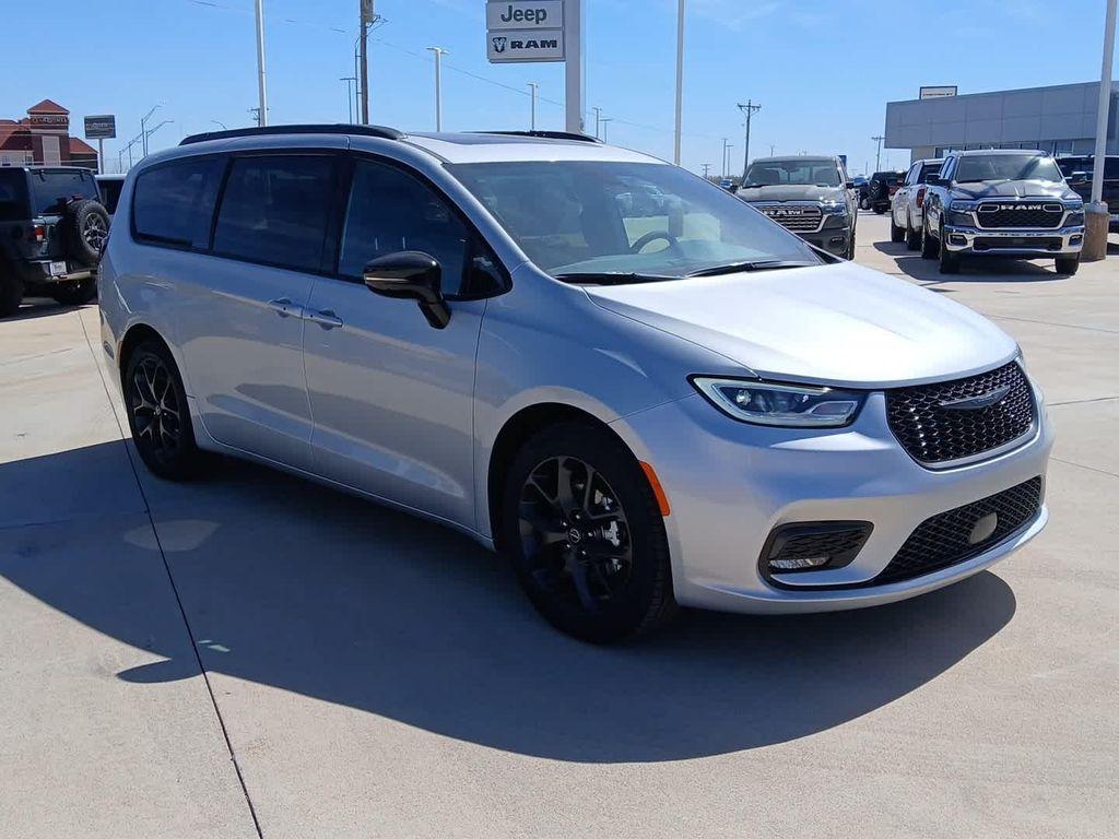 new 2026 Chrysler Pacifica car, priced at $46,239