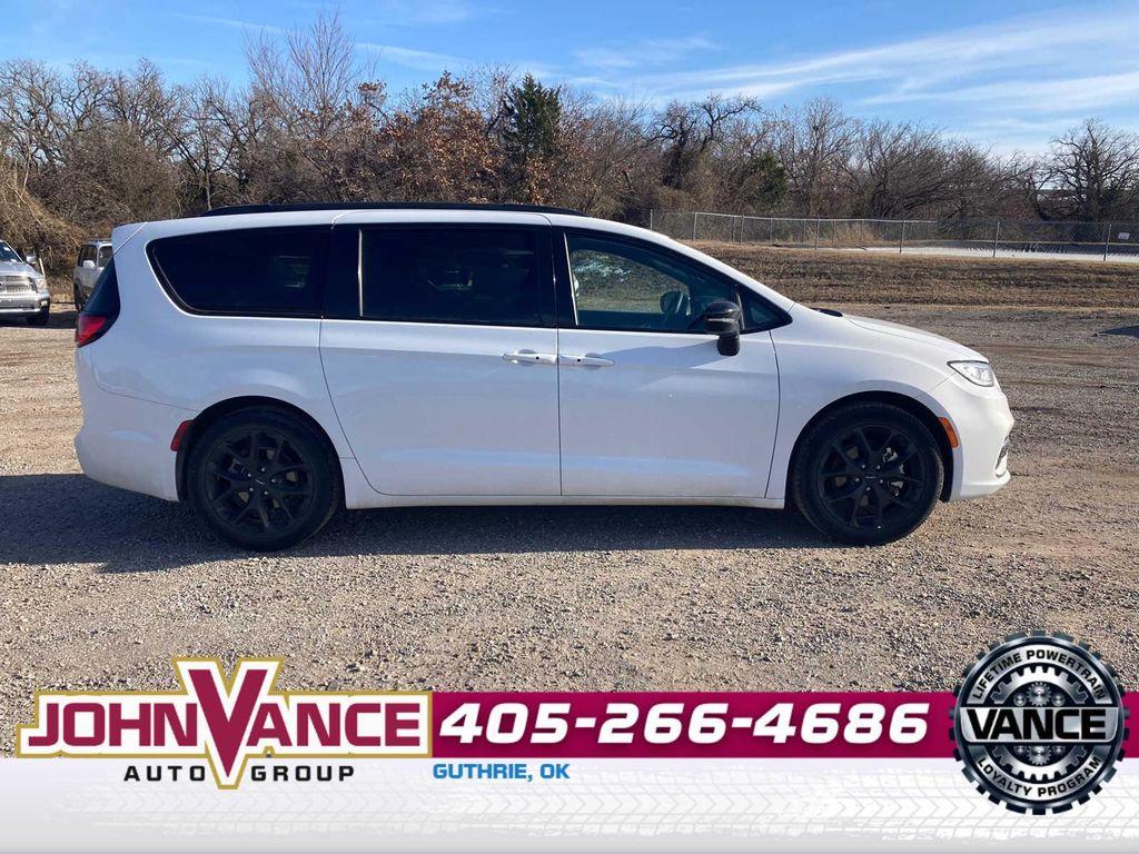 used 2025 Chrysler Pacifica car, priced at $37,857