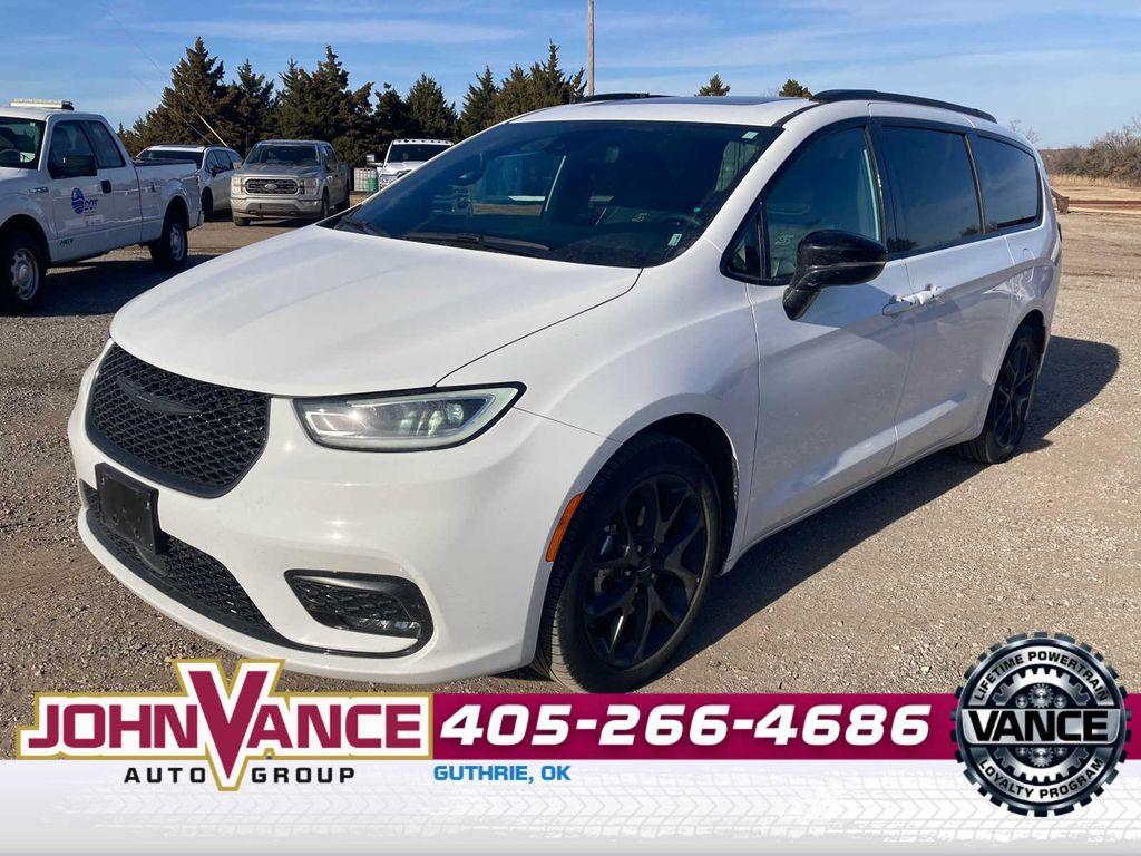 used 2025 Chrysler Pacifica car, priced at $37,857