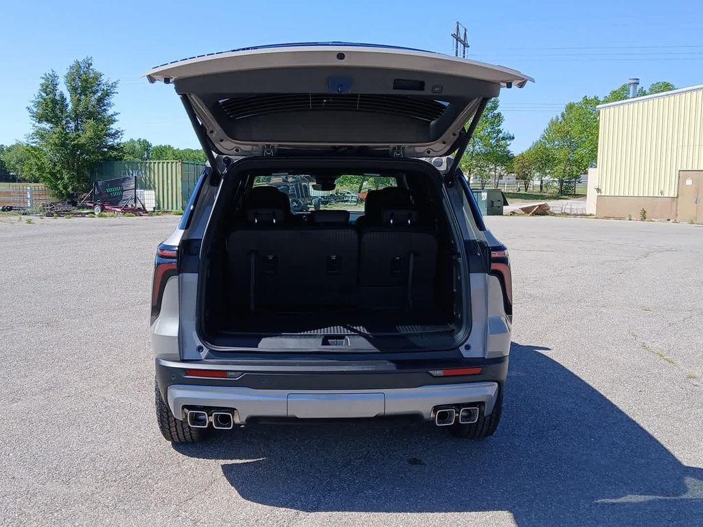 new 2026 Chevrolet Traverse car, priced at $55,069