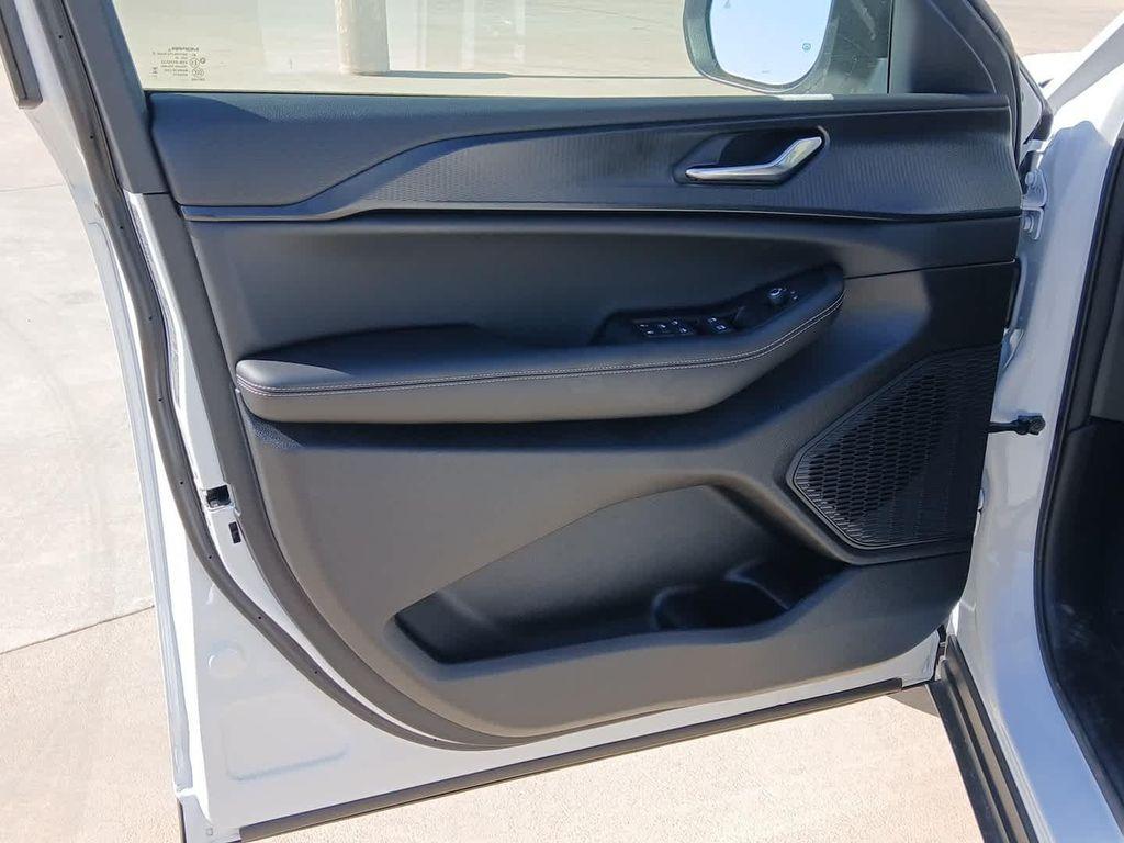 new 2025 Jeep Grand Cherokee car, priced at $38,575