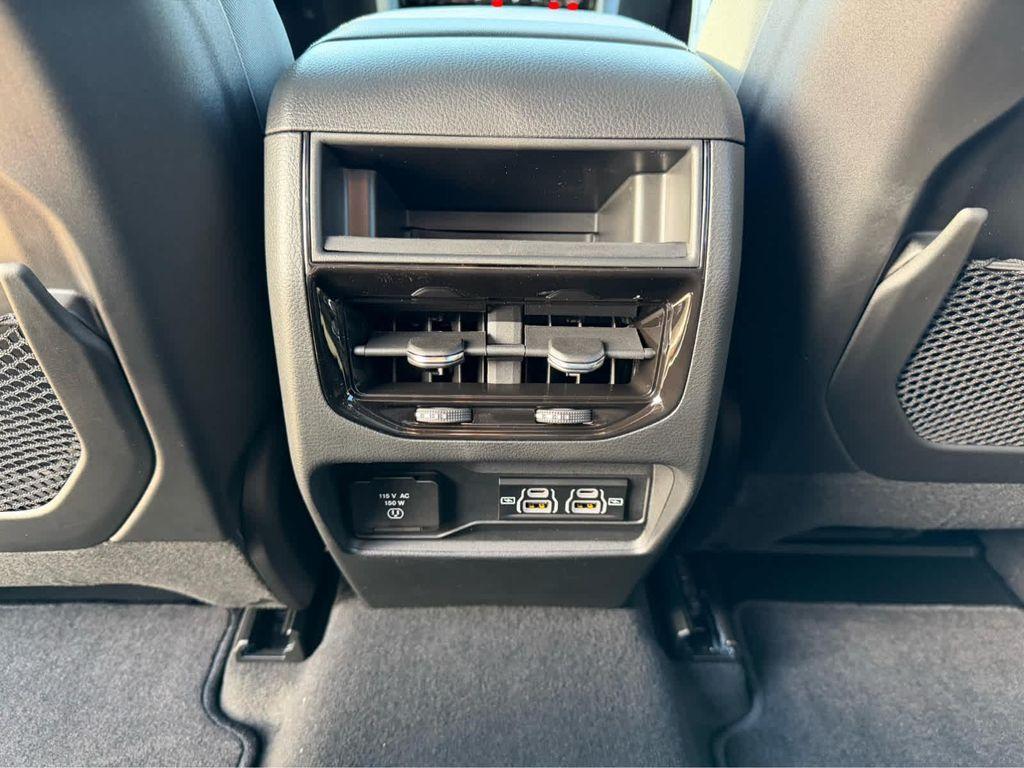 new 2025 Jeep Grand Cherokee car, priced at $39,799