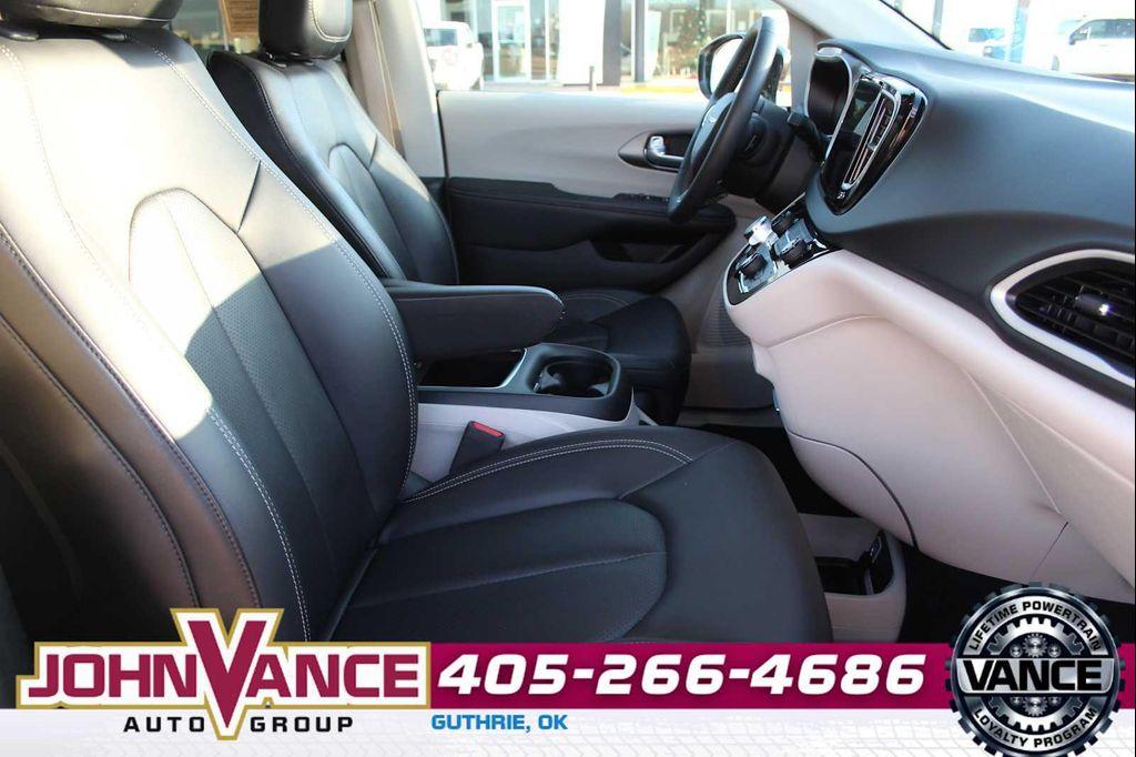 used 2024 Chrysler Pacifica car, priced at $27,988