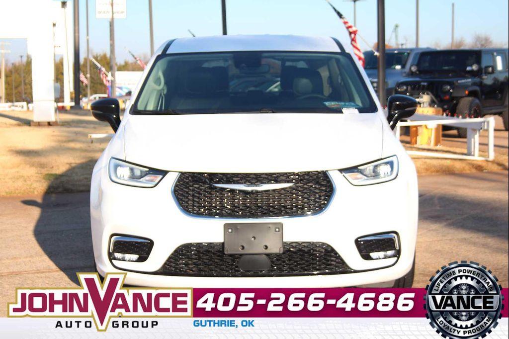 used 2024 Chrysler Pacifica car, priced at $27,988