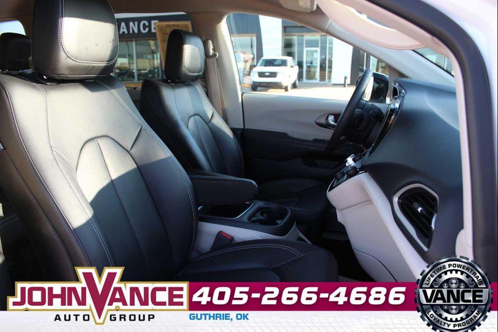 used 2024 Chrysler Pacifica car, priced at $27,988