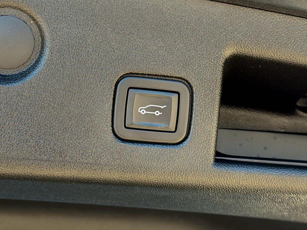 used 2020 Chevrolet Equinox car, priced at $18,996