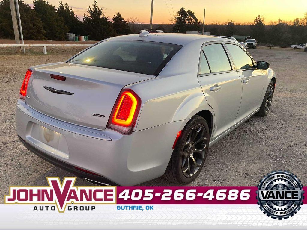 used 2022 Chrysler 300 car