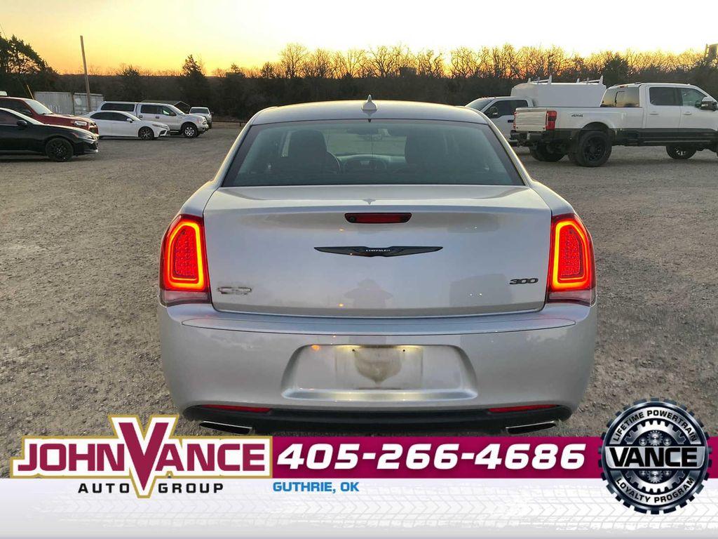 used 2022 Chrysler 300 car