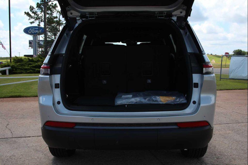 new 2026 Jeep Grand Cherokee L car, priced at $46,944