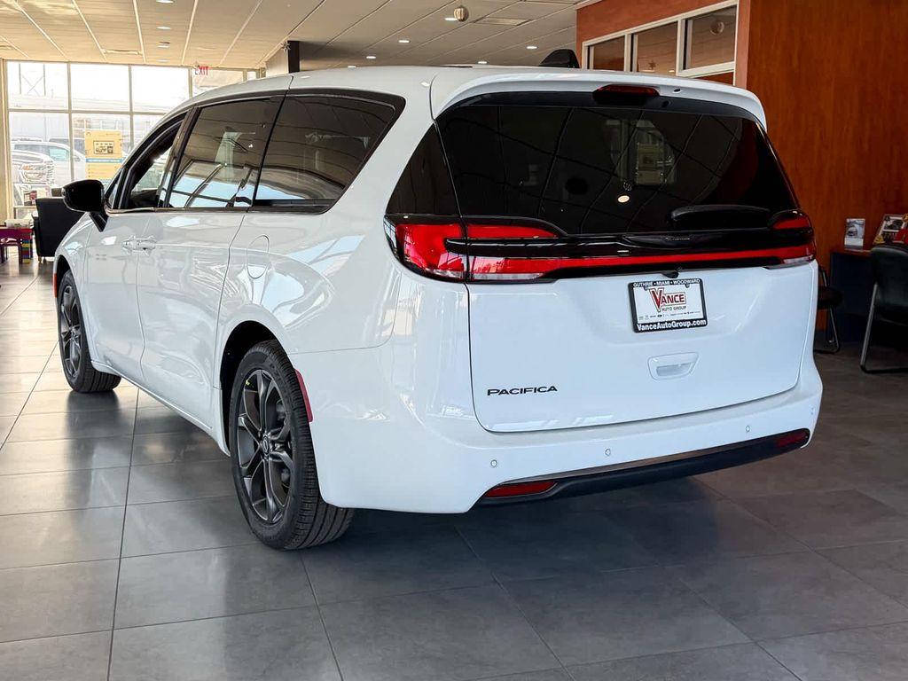 new 2026 Chrysler Pacifica car, priced at $47,656