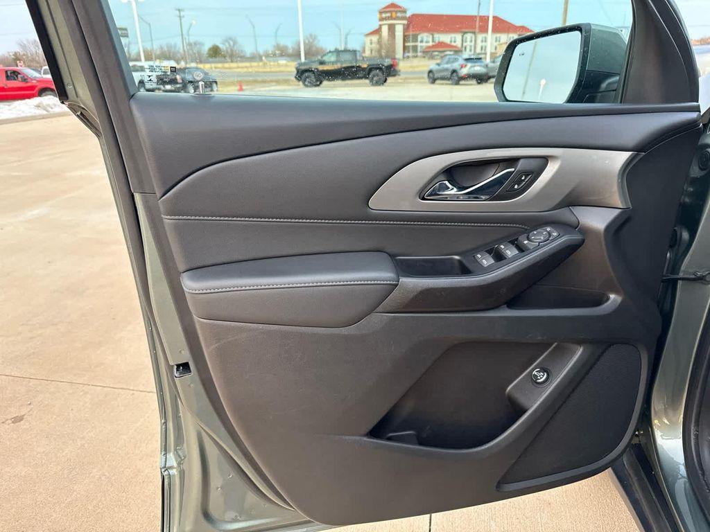 used 2023 Chevrolet Traverse car, priced at $31,330