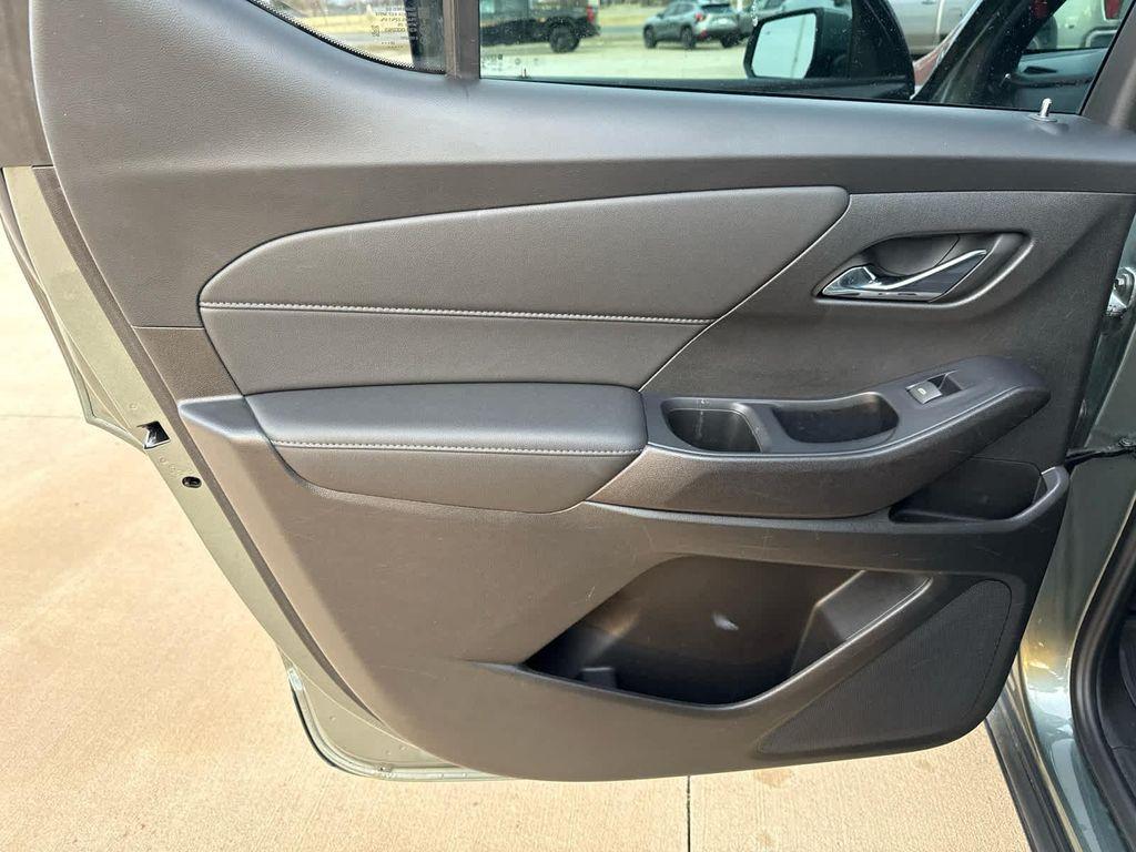 used 2023 Chevrolet Traverse car, priced at $31,330